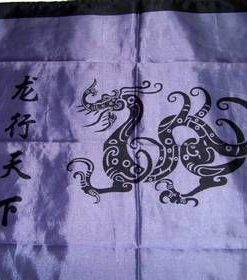 Mini fata de masa cu dragonul imperial