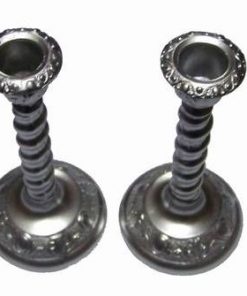 Set din 2 sfesnice din metal argintiu model vintage