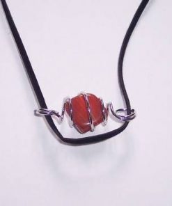 Lingam-ul lui Shiva din cristal pe siret negru