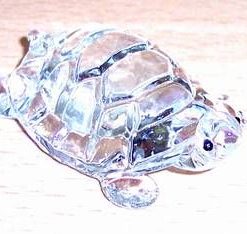 Testoasa din cristal transparent - remediu Feng Shui