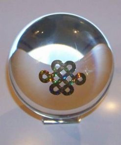 Sfera din cristal, cu Nodul Mistic si Yin-Yang, pe suport