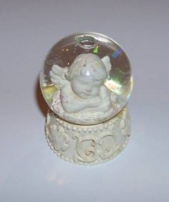 Ingeras de protectie in glob transparent pt zodia Varsator