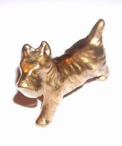 Cainele protectiei auriu, din metal