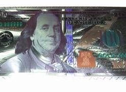 Plic argintiu, aspect metalizat, cu bancnota 100 dolari